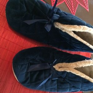 WOMEN'S SLIPPERS